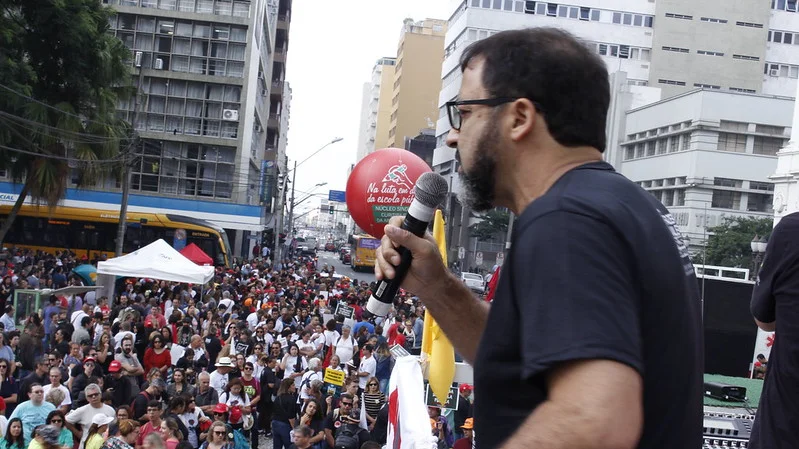 Capa de Professor Hermes Leão