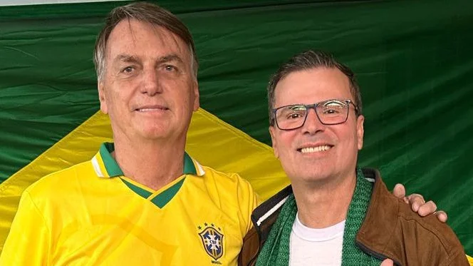 Capa de Mauro Roman